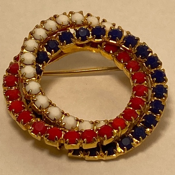 Vintage BROOCH red white and blue 
rhinestone gold Eternity stacked wreath PIN - Picture 2 of 15